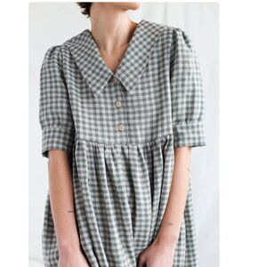 Elegant Gingham Midi Dress in Gray